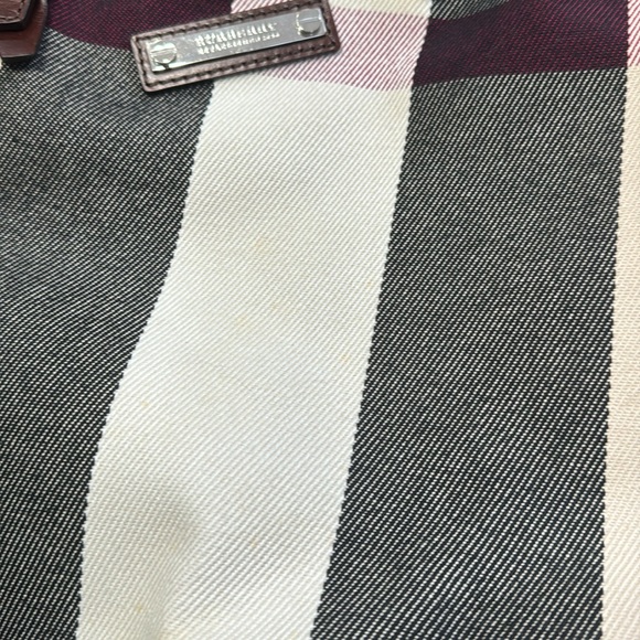 Last Price drop!!Burberry Shoulder Tote bag. - Picture 4 of 13